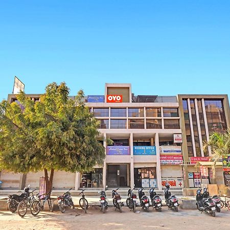 Fabhotel Relax Гандинагар Екстериор снимка